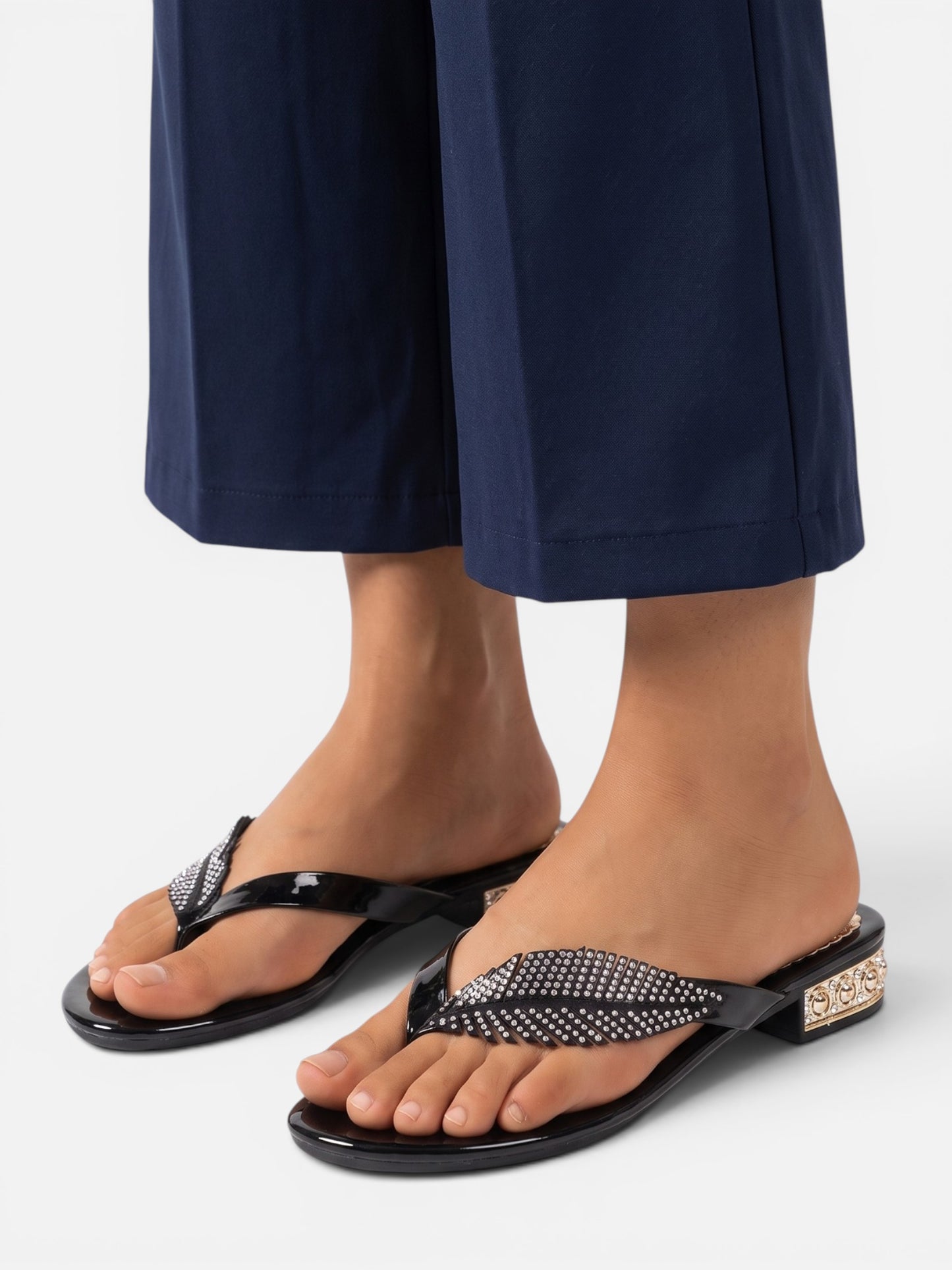 Montviro | Women’s Crystal Leaf Flip Flops – Elegant Summer Style